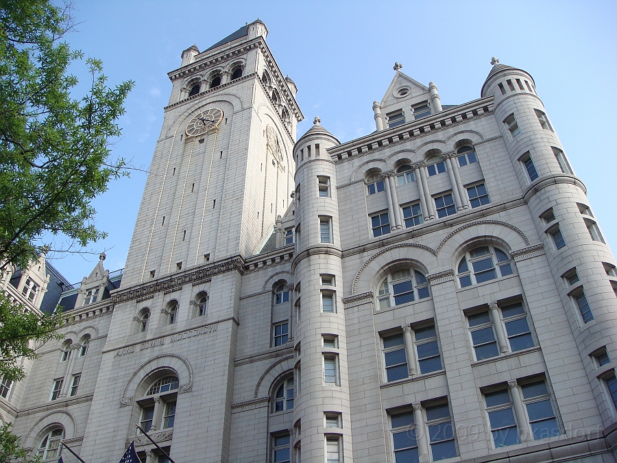 Washington DC [2009 July 03] 152.JPG - Scenes from The Old Post Office Pavilion